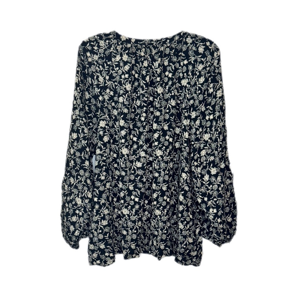 Old Navy Black and Cream Floral Blouse - Picture 2 of 4